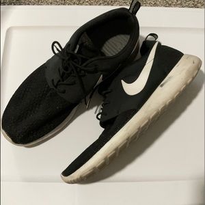 Men’s Nike Black & white Sneakers Size 12